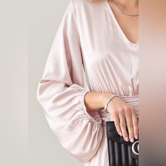 NWT-Satin V-Neck Ruched Waist Puff Sleeve Wide Leg Jumpsuit - Picture 7 of 13